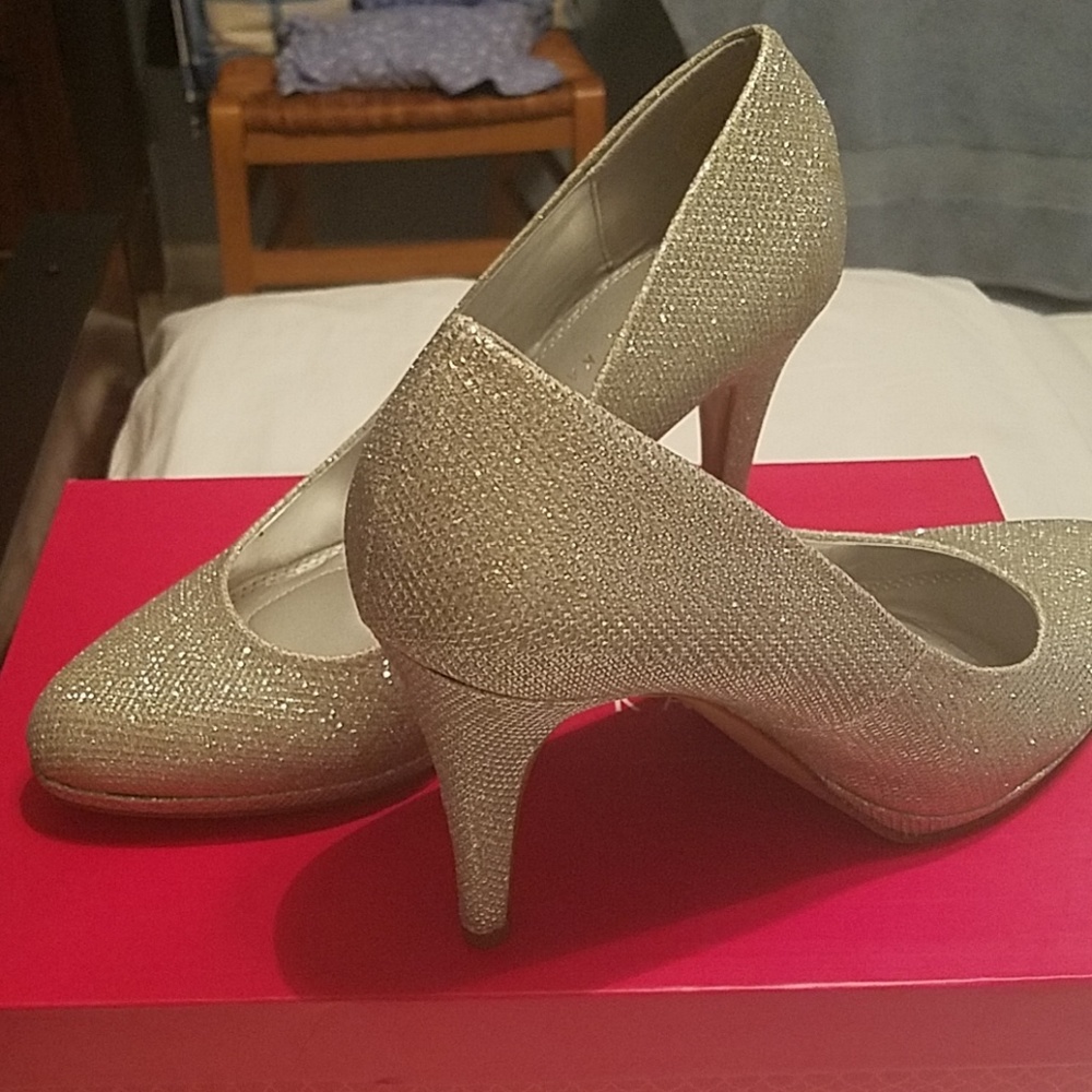 Shoes - Picture 2 of 5